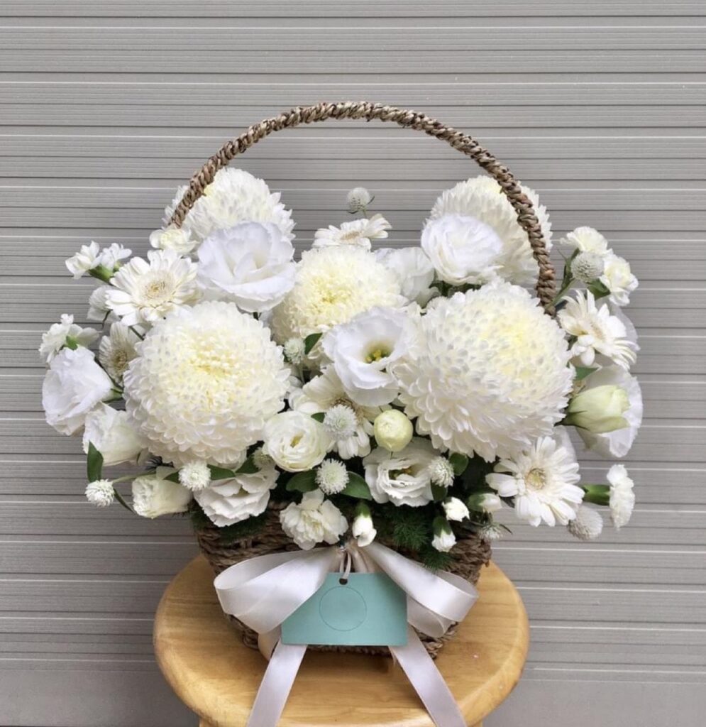 Hoa cúc trắng trong làm hoa tang lễ