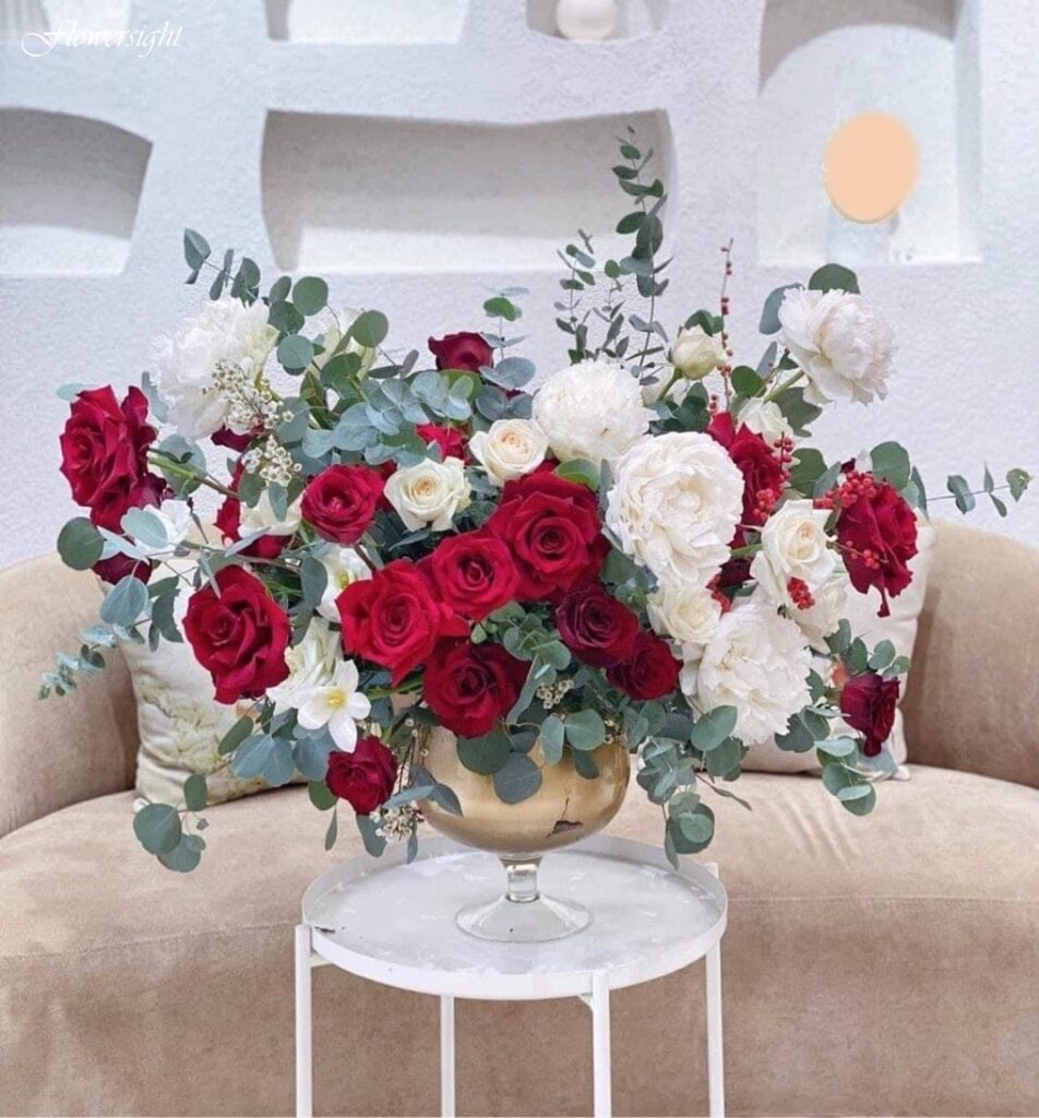 Hoa hồng đỏ - lẵng hoa kỷ niệm ngày cưới truyền thống những không lỗi thời