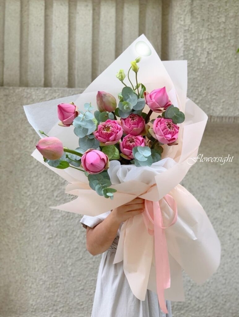 Hoa sen mang vẻ đẹp thanh cao, nhẹ nhàng thích hợp dành tặng những bạn sinh nhật tháng 6