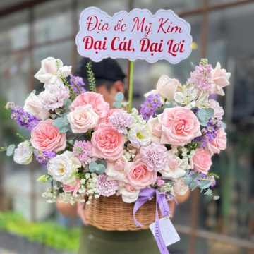 Bên cạnh nhau