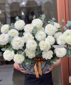 Giỏ hoa tươi ánh trăng đẹp giá rẻ tại TPHCM