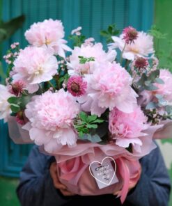 giỏ hoa mẫu đơn Bring me more peonies