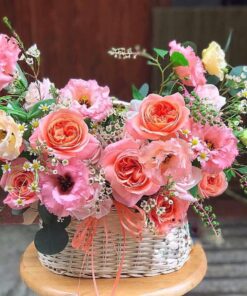 Giỏ hoa tươi màu hồng tên nụ tầm xuân