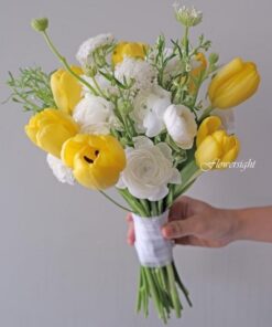 hoa cưới cầm tay cô dâu Mini tulip màu vàng