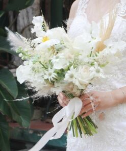 hoa cầm tay cô dâu Pansy