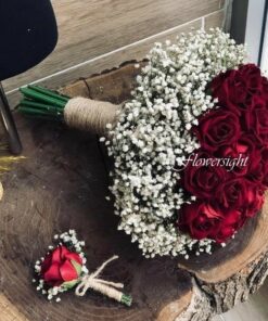 hoa cưới cầm tay hồng đỏ và baby Cô dâu Hạnh phúc