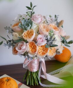 hoa cưới cầm tay cô dâu Khoảnh khắc thiêng liêng