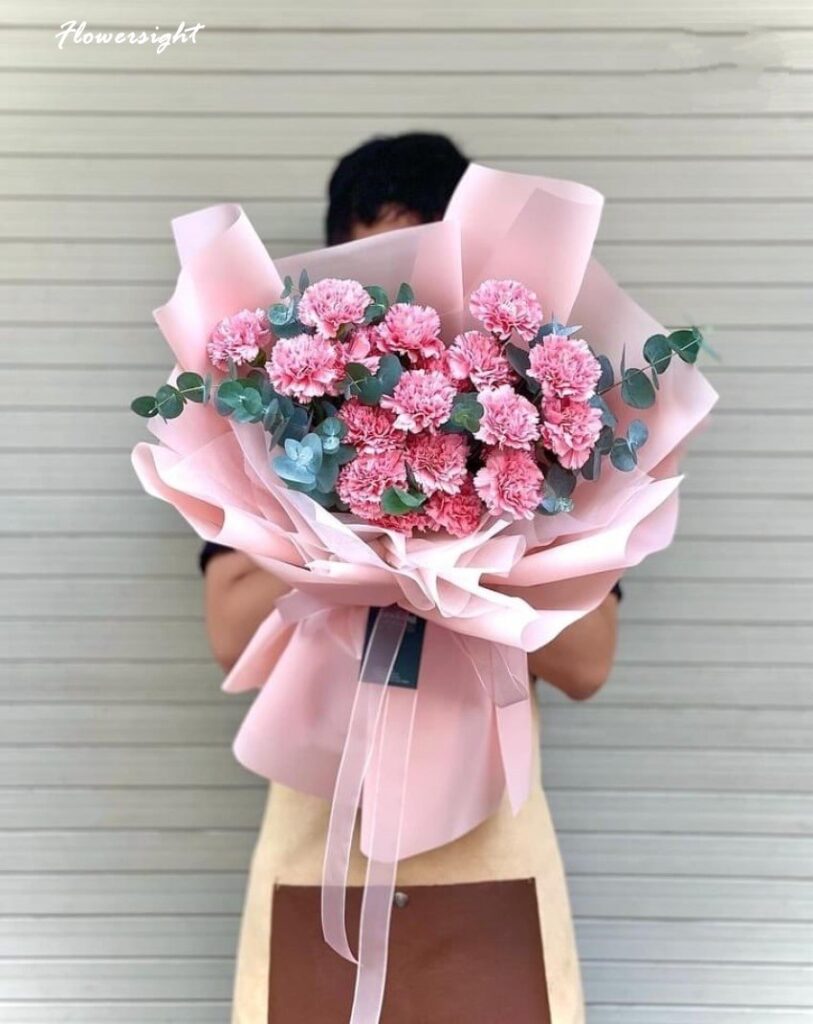 Một bó hoa cẩm chướng sẽ giúp bày tỏ niềm vui chúc mừng của người tặng hoa
