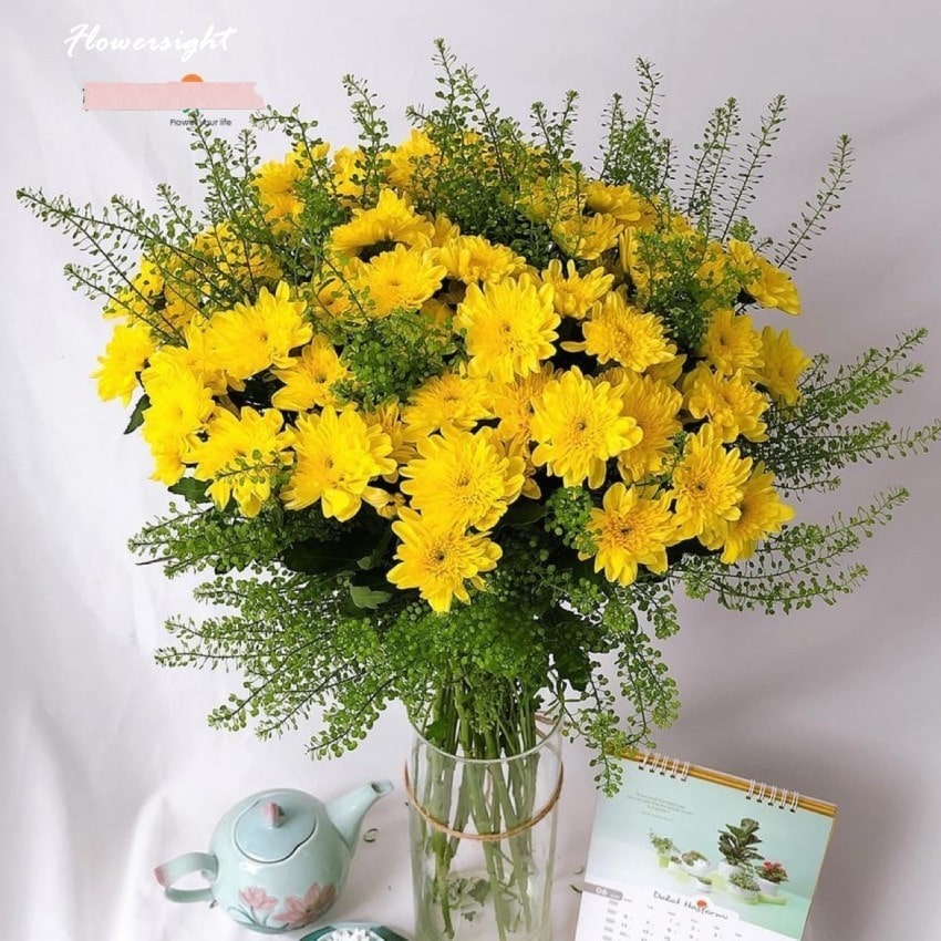 Bình hoa cúc vàng được yêu thích tại FlowerSight
