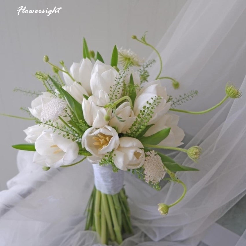 Bó hoa cưới tulip trắng thanh lịch, dịu dàng