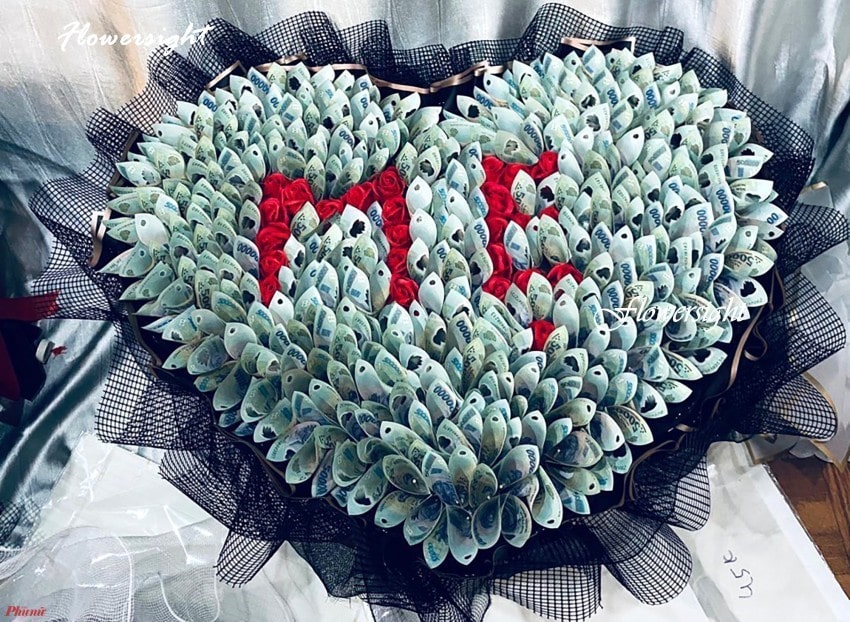 Bó hoa tiền hình trái tim sẽ là món quà vô cùng đặc biệt dành tặng mẹ hoặc người thương của bạn
