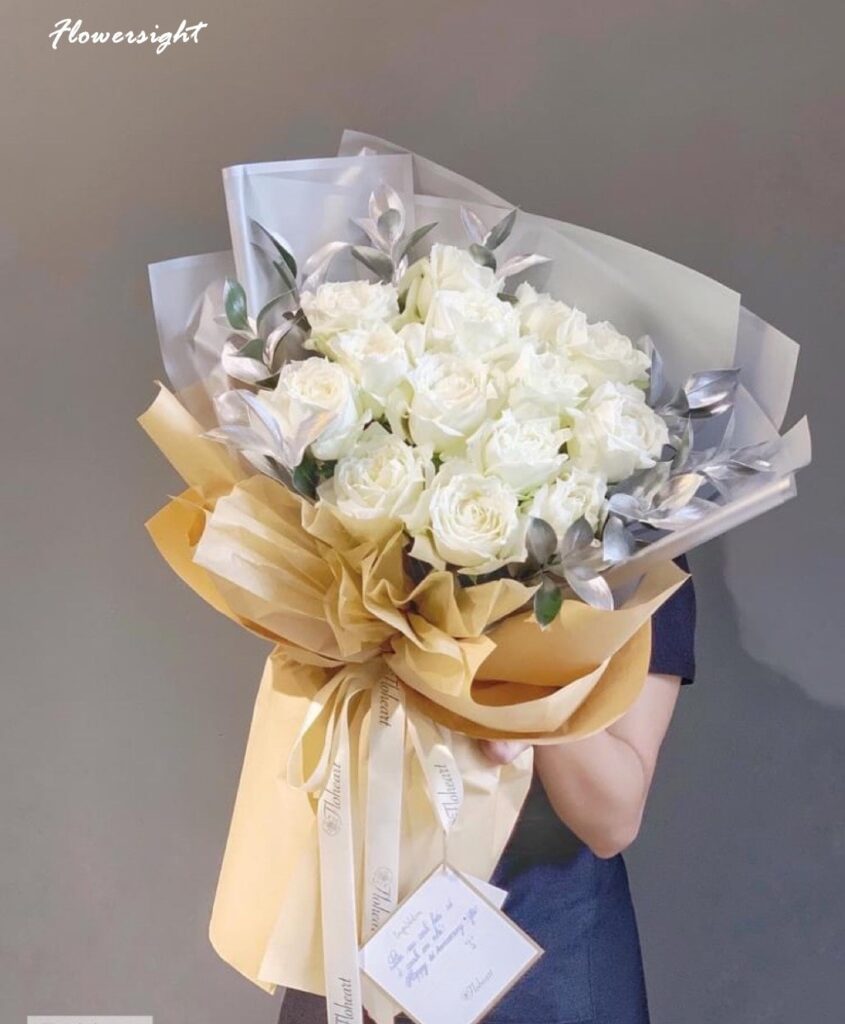 Những tình cảm chân thành ẩn sau cánh hoa hồng mỏng manh