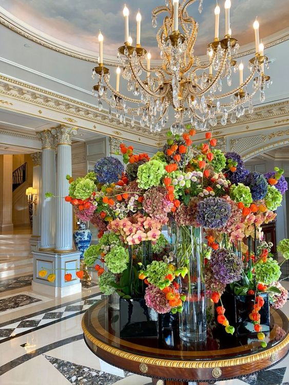 Hoa trang trí đại sảnh được FLowerSight trang trí