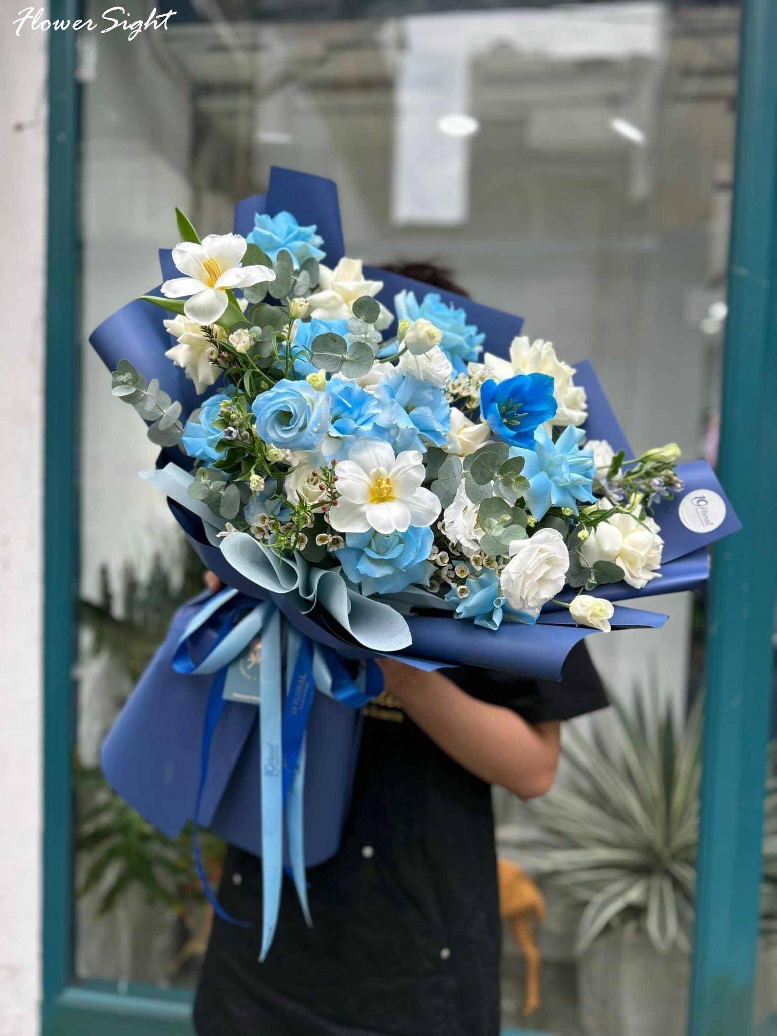 Bó hoa màu xanh dương