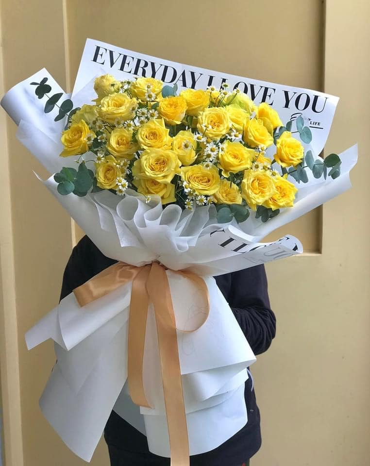 Bó hoa hồng vàng luôn là sự lựa chọn đầu tiên làm bó hoa dành tặng thầy cô ngày 20/11