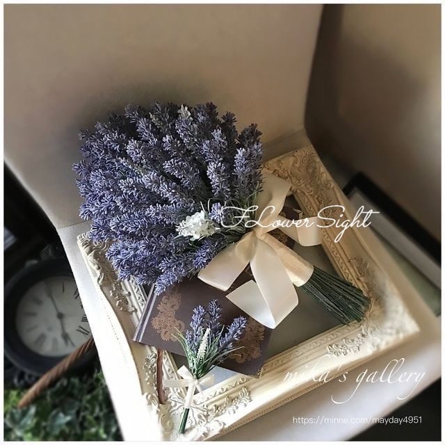 Bạn có thể kết hợp hoa cưới lavender với các loại hoa khác để tạo nên một bó hoa cưới ấn tượng, độc đáo
