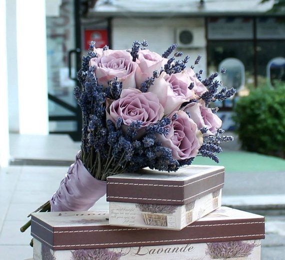 hoa lavender và hoa hồng