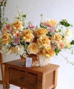 Giỏ hoa tươi giá rẻ tại TPHCM "Enchanting Bliss"