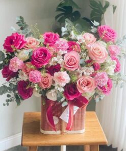 Giỏ hoa tươi tại TPHCM "Pure Devotion"