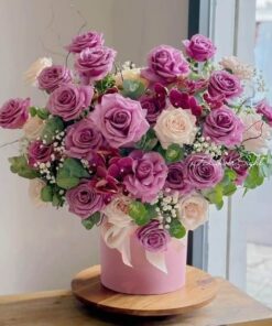 Lẵng hoa hồng trắng kết hợp hoa baby