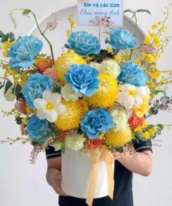 Hộp hoa tươi vàng xanh trắng