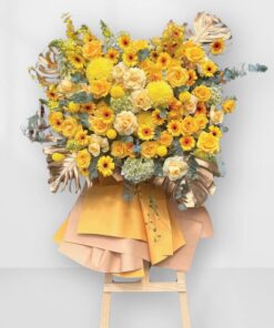 kệ hoa chúc mừng màu vàng Thriving Beginnings