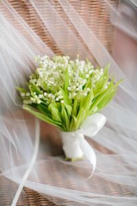 Bó hoa cưới linh lan cỡ nhỏ