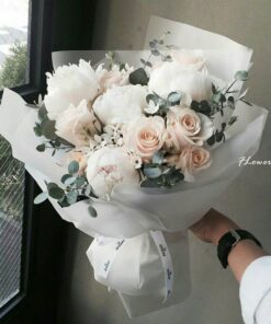 Bó hoa mẫu đơn trắng