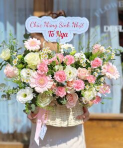 Giỏ hoa đồng tiền và hoa hồng