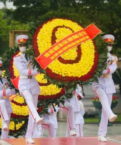 vòng hoa viếng liệt sỹ