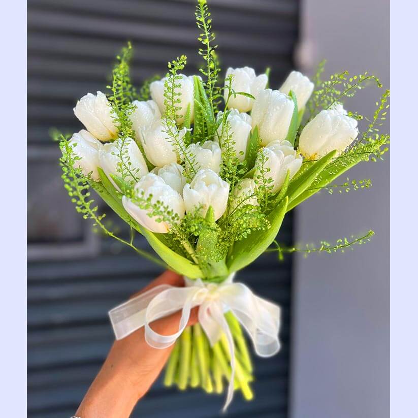 Bó hoa tulip trắng cô dâu
