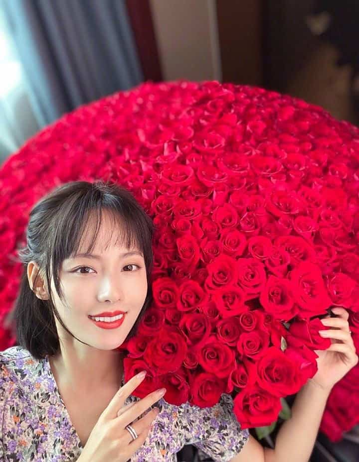 Xao Xuyến Bó hoa 999 bông