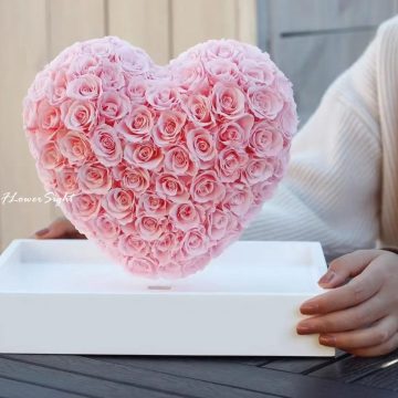 Bó hoa sáp hình trái tim đẹp rực rỡ, thể hiện tình yêu lãng mạn