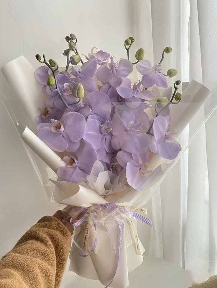 Bó hoa lan tím đẹp