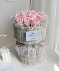 Bó hoa sáp màu kem