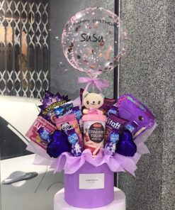 Hoa bánh kẹo màu tím