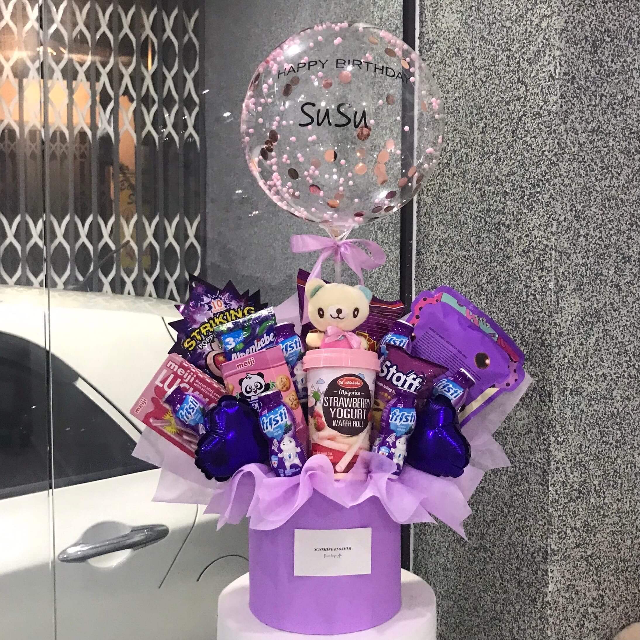 Hoa bánh kẹo màu tím