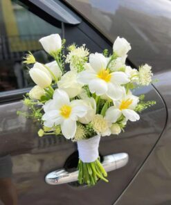 hoa cầm tay trắng