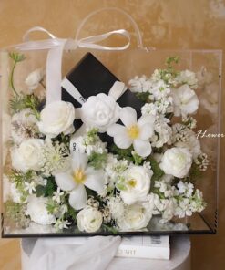 Hoa để bàn màu trắng