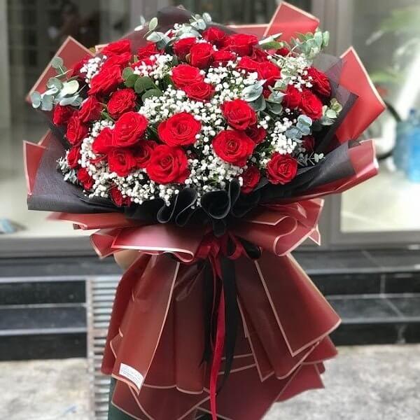 Bó hoa hồng màu đỏ đô