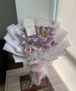 Bó hoa tiền màu tím