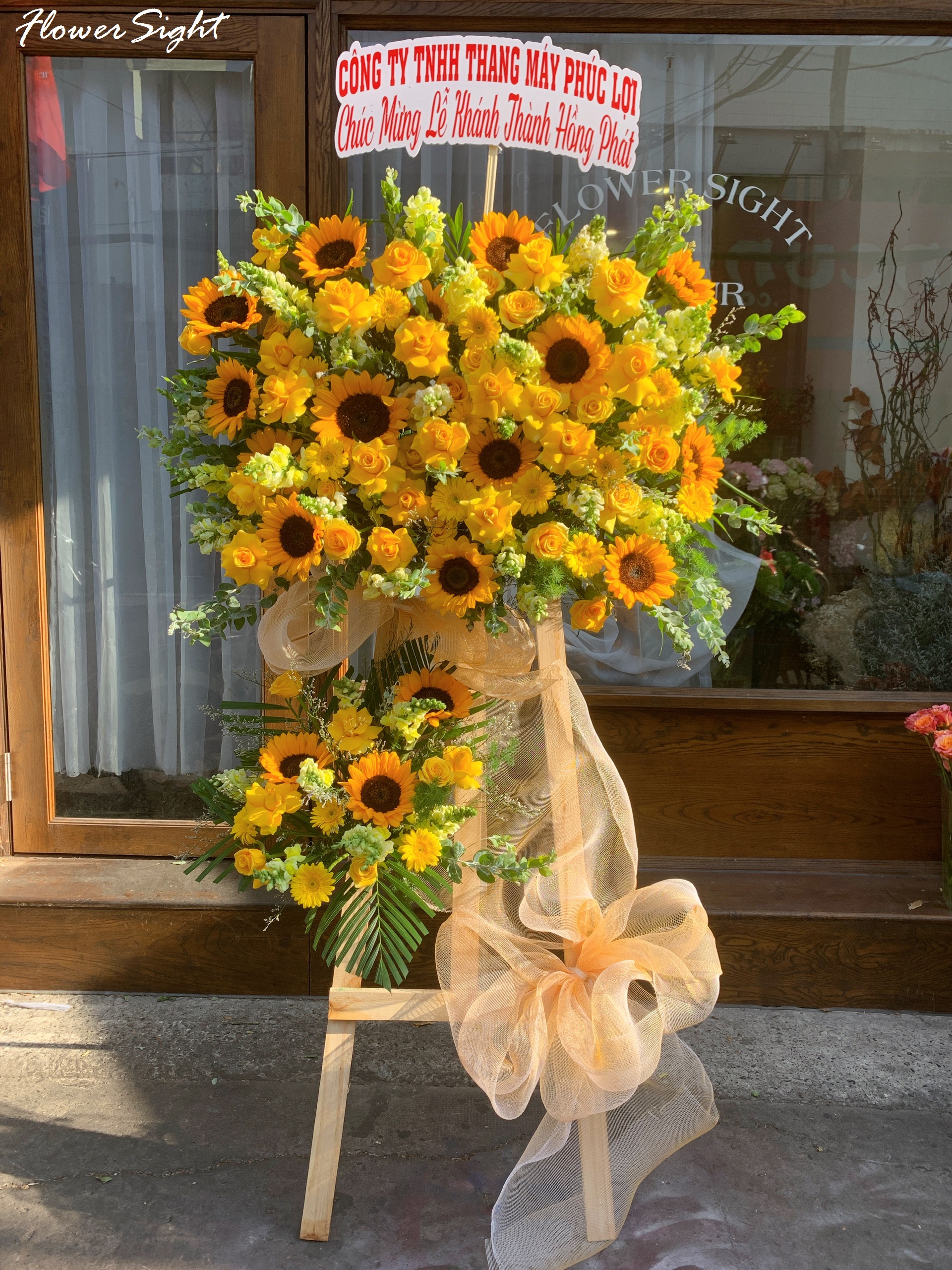 Kệ hoa hướng dương chúc mừng