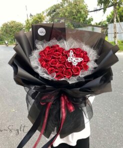 Bó Hoa Sáp Không Buông