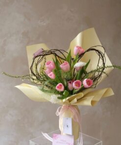 Bó Hoa Tulip Lưng chừng