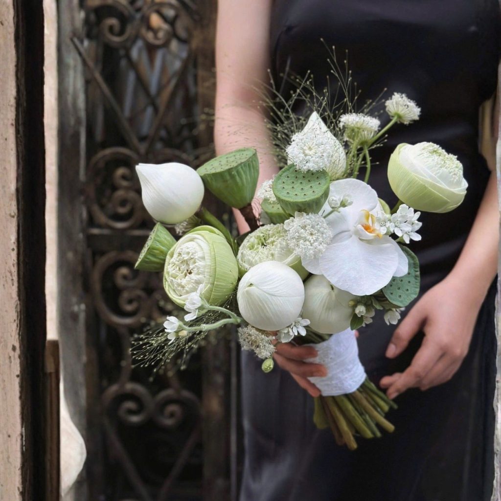 Hoa Cưới Cầm Tay The Nights