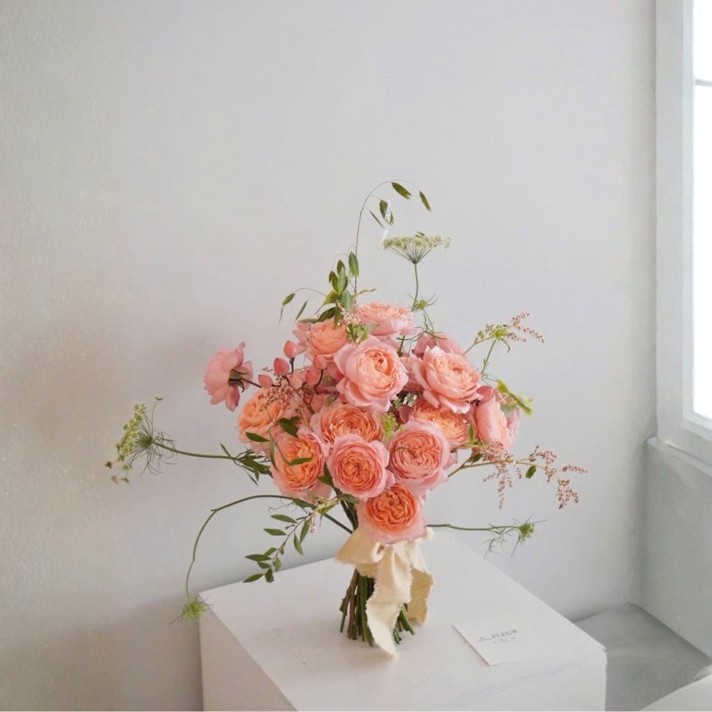 Hoa Cưới Cầm Tay Those Eyes