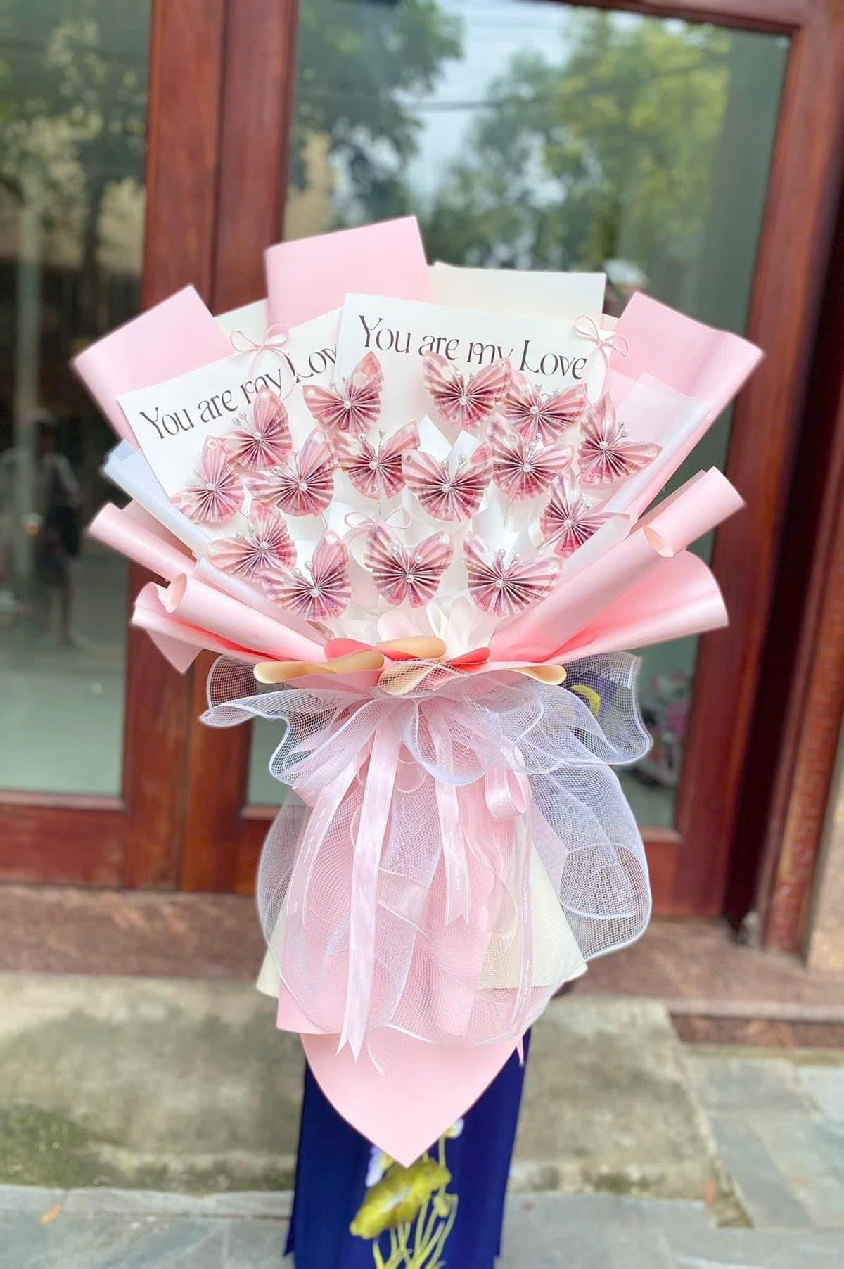 Có em là nhà Bó hoa tiền Có em là nhà