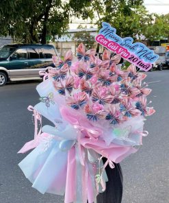 Bó hoa tiền Ngõ chạm