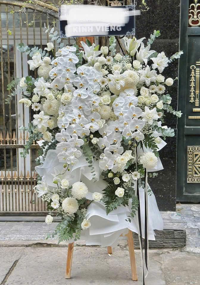 The Last Frontier Kệ tang hiện đại The Last Frontier