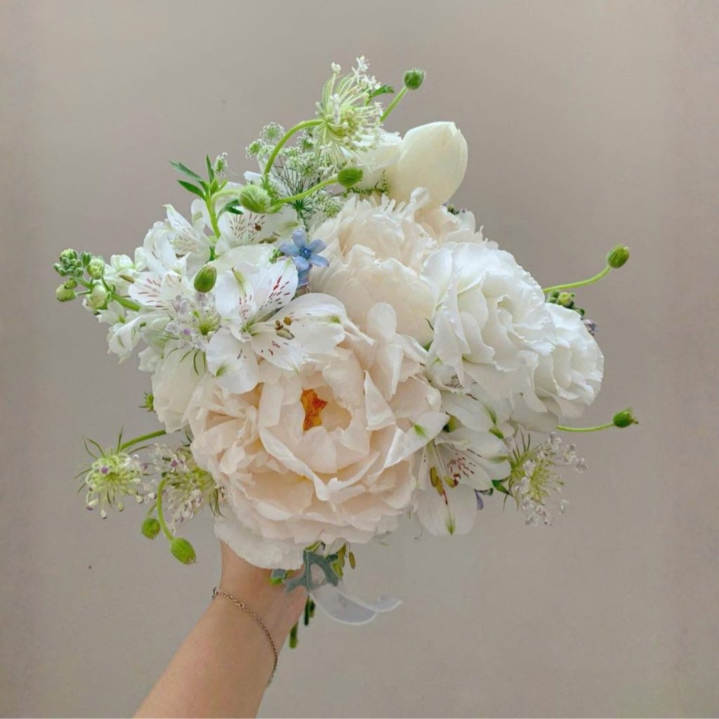 The Peony Bride Bó hoa cưới mẫu đơn The Peony Bride